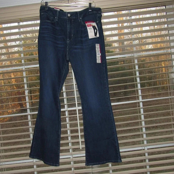 NWT SIGNATURE LEVI STRAUSS Mid Rise Bootcut Jeans - Picture 1 of 6